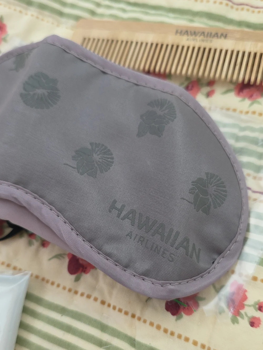 Hawaiian Airlines x Sig Zane 2016 Amenity Kit Complete Bamboo Comb 10 Pc Set